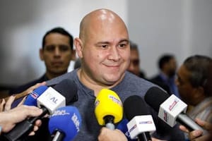 Caos: Gestão Abílio Brunini chega ao 4º comando na Saúde em 15 meses com a vinda de Deisi Bocalon
