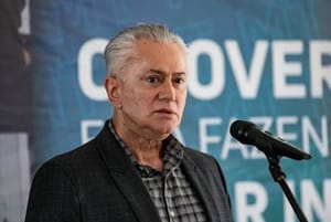 O Tribunal de Justiça de Mato Grosso autorizou a instauração de inquérito policial para investigar a prefeita de Várzea Grande, Flávia Petersen Moretti, por possíveis irregularidades na gestão do Departamento de Água e Esgoto (DAE/VG).
